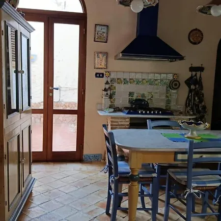 Rustic-style Lampedusa